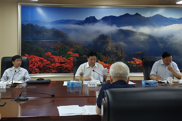 副市长刘旭东主持会议.市政府秘书长栾奎杰参加会议.