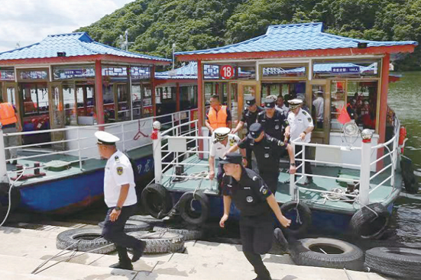 辽宁省内陆水上搜救应急演练暨本溪市水上交通运输突发事件应急演练在桓举行