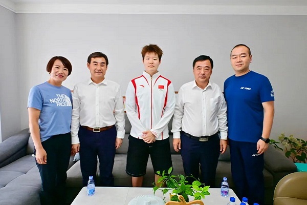 吴澜吴世民看望慰问奥运健儿刘圣书及其家人