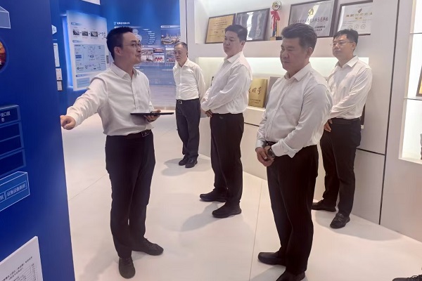 孙付春率队赴北京招商考察