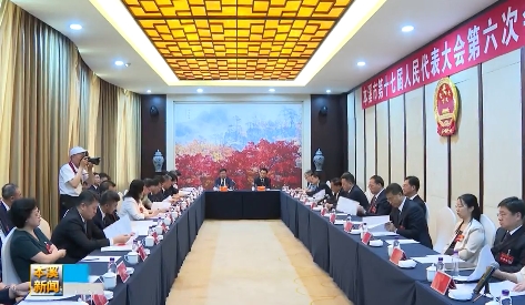 市十七届人大六次会议主席团举行第一次会议
