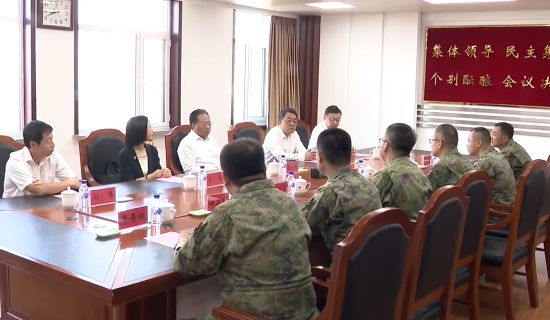 市领导走访慰问驻溪部队官兵