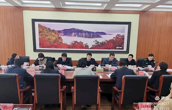南芬区区长丛茂昆主持召开区十届人民政府第1次会议